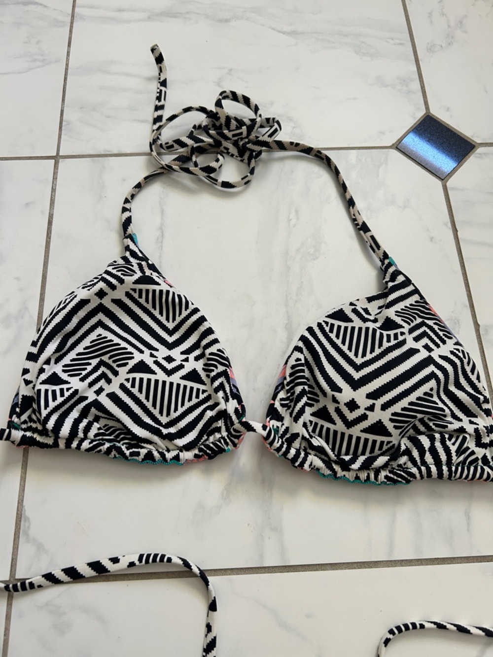 Women’s Multicolor Patterned Triangle Bikini Top - Roxy. - Picture 2 of 6
